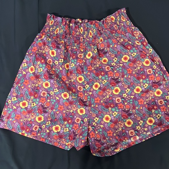 Disneys princess crop top and matching shorts - Picture 3 of 8